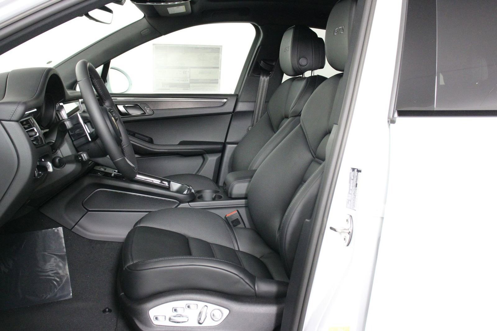 New 2026 Porsche Macan GTS AWD/4WD image 5