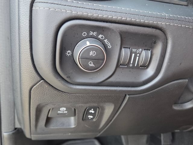 Used 2020 RAM 1500 Limited w/ Black Appearance Package AWD/4WD image 30