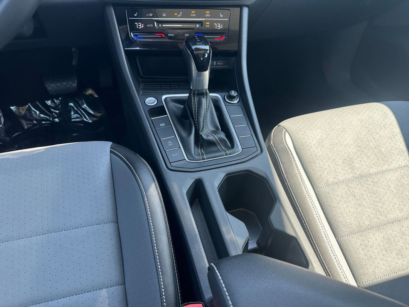 Used 2025 Volkswagen Jetta SE image 40