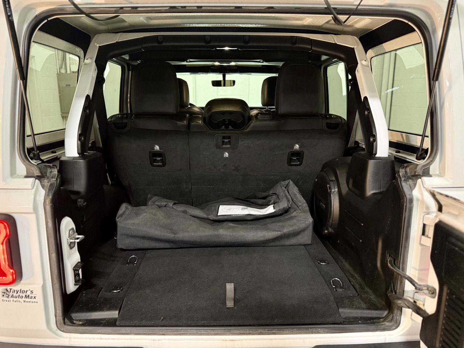 Used 2019 Jeep Wrangler Unlimited Sahara w/ Uconnect 4C Nav & Sound Group AWD/4WD image 35