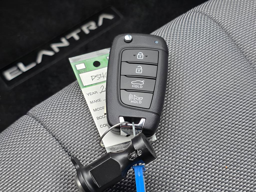 Used 2024 Hyundai Elantra SE image 33
