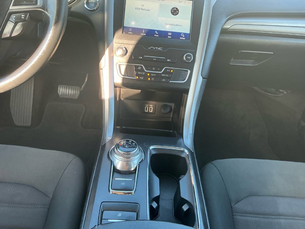 Used 2020 Ford Fusion SE FWD image 20