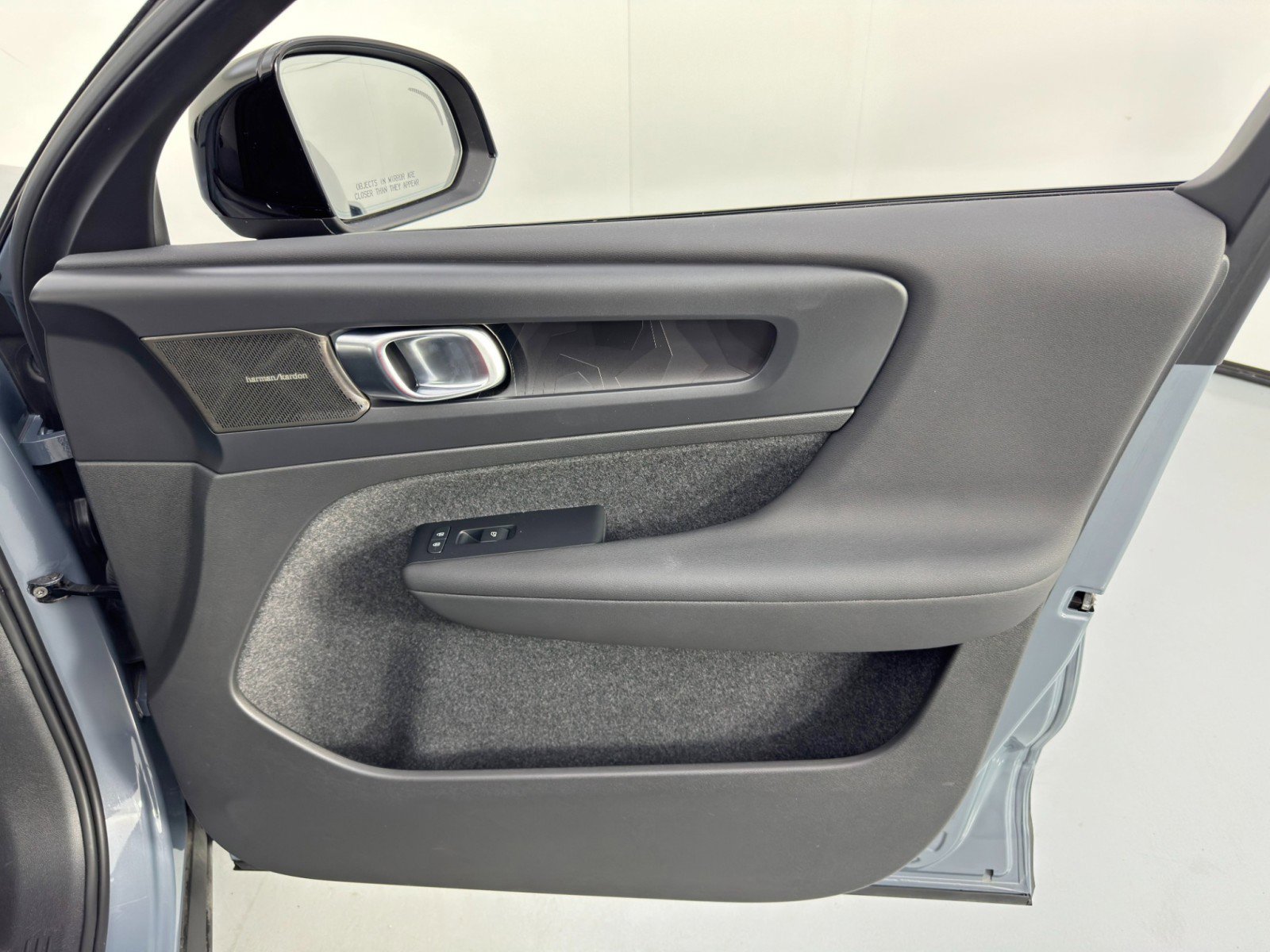 Used 2023 Volvo C40 P8 Recharge Ultimate image 40