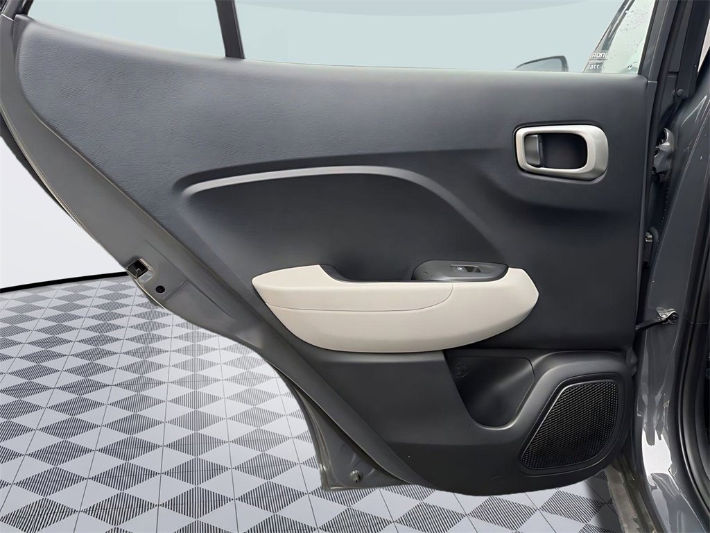 Certified 2025 Hyundai Venue SEL image 27