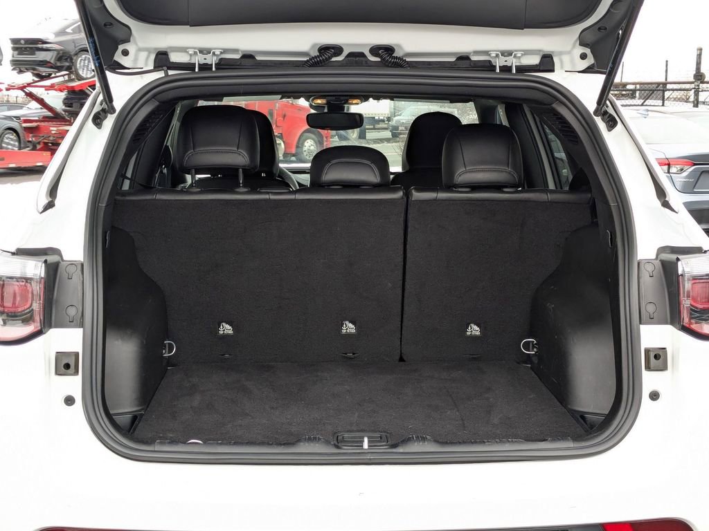 Used 2025 Jeep Compass Latitude image 32