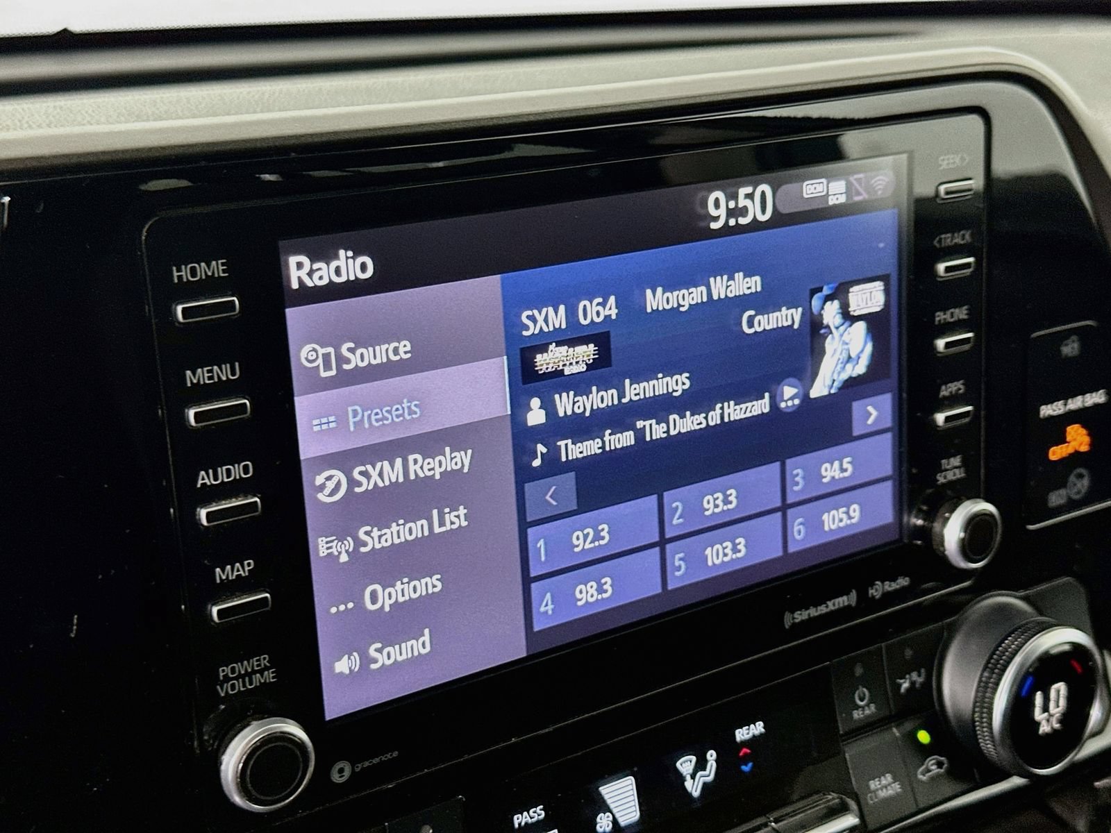 Used 2021 Toyota Highlander LE FWD image 15