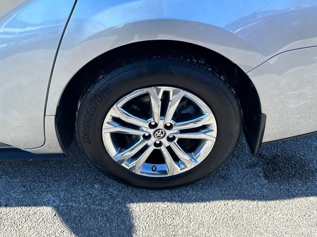 Used 2022 Toyota Sienna XSE image 41