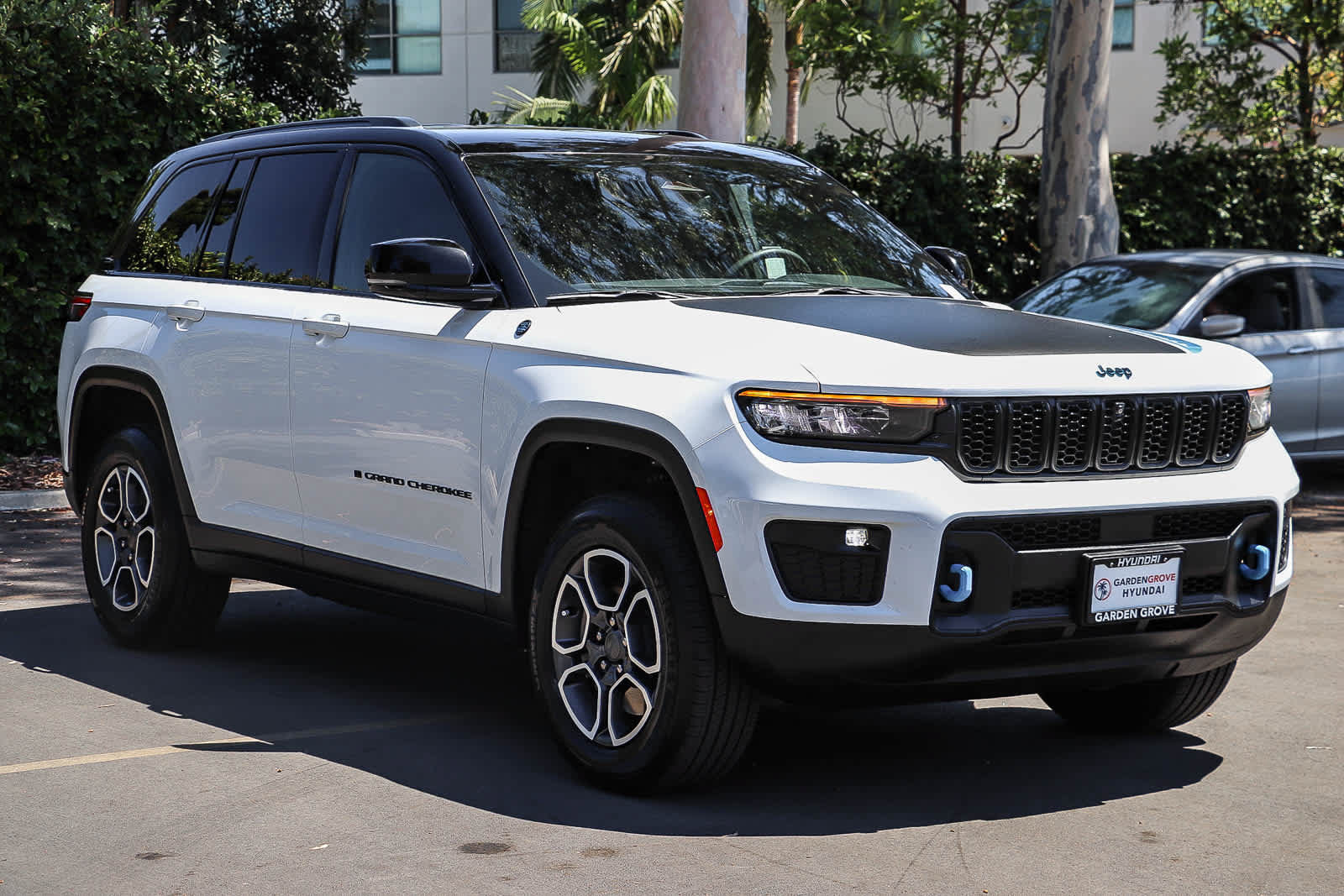 Used 2022 Jeep Grand Cherokee Trailhawk w/ Luxury Tech Group III AWD/4WD image 3