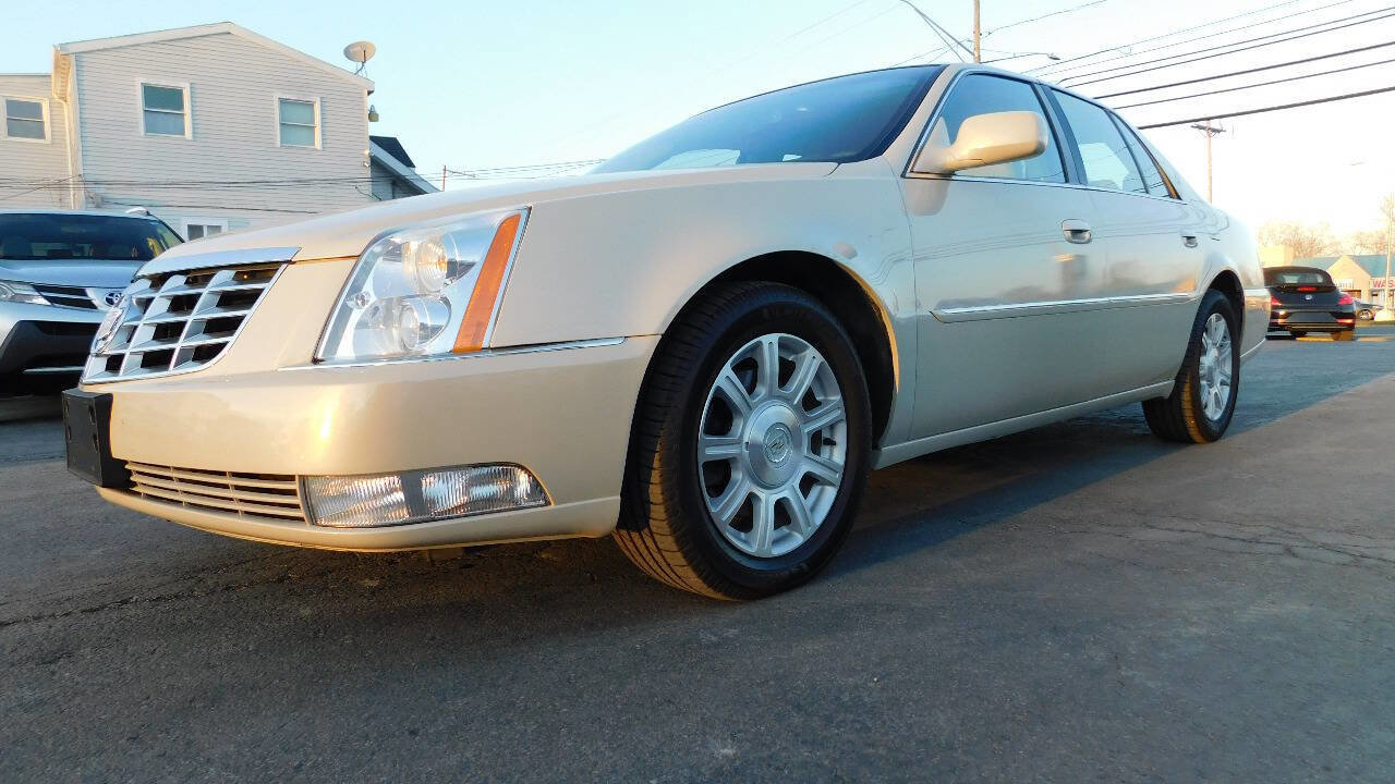 Used 2011 Cadillac DTS FWD image 51