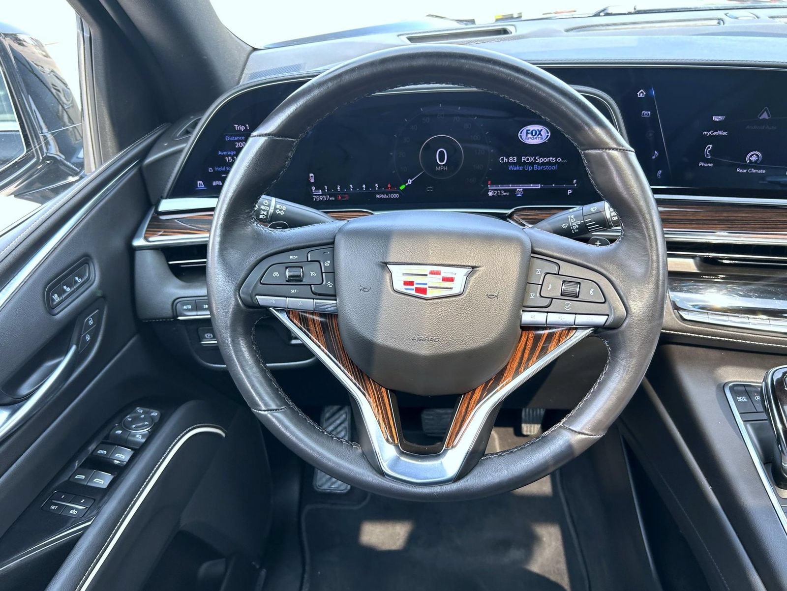 Used 2023 Cadillac Escalade ESV Premium Luxury AWD/4WD image 15