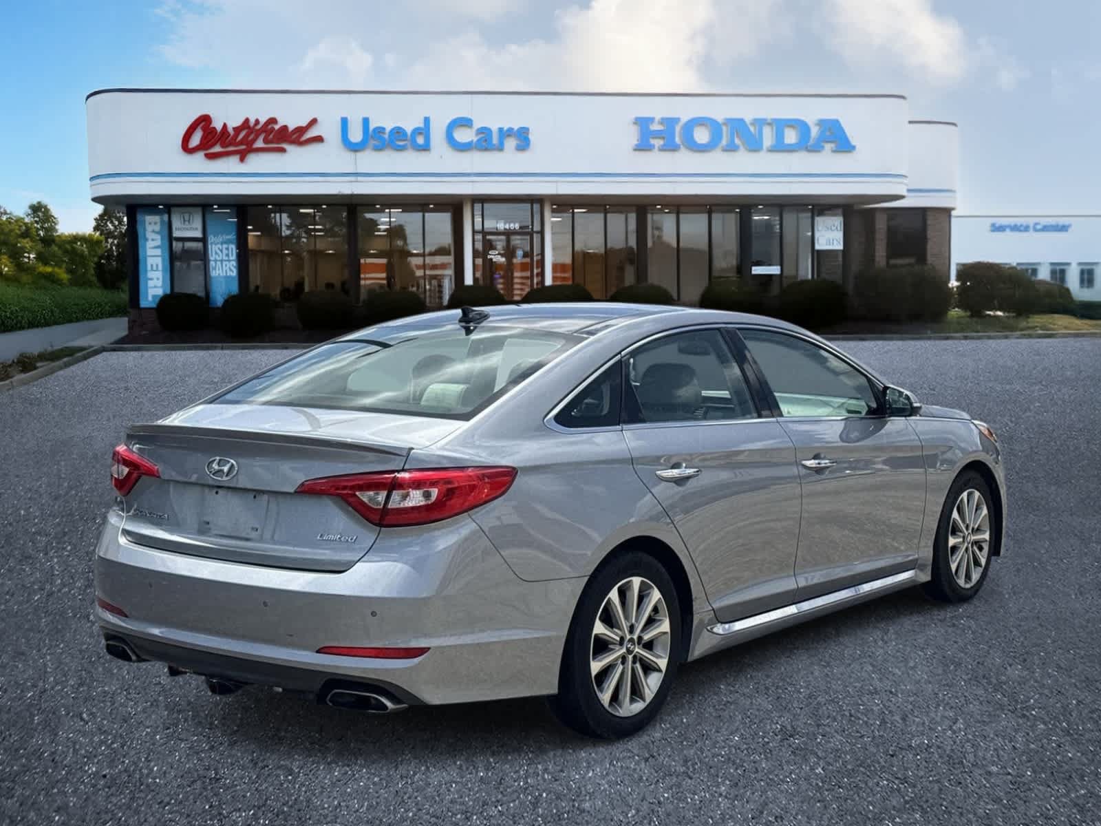 Used 2016 Hyundai Sonata Limited w/ Option Group 05 FWD image 5
