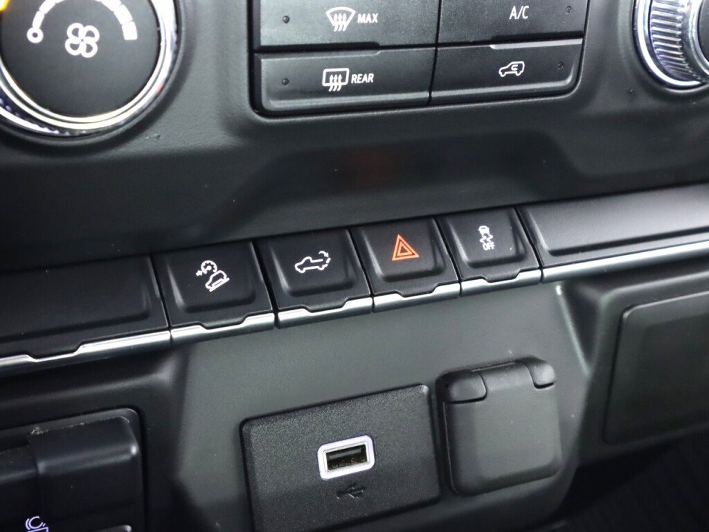 Used 2020 GMC Sierra 1500 4x4 Crew Cab w/ Sierra Value Package image 22