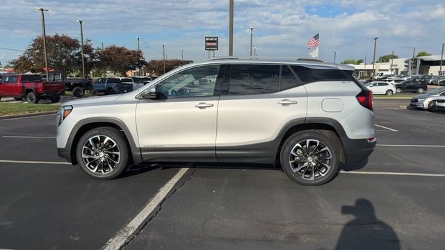 Used 2022 GMC Terrain SLT w/ Infotainment Package II AWD/4WD image 5