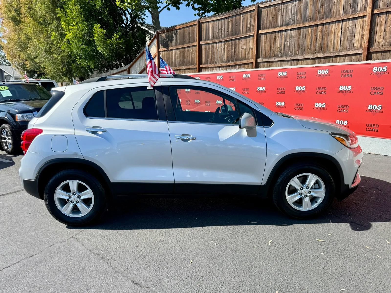 Used 2017 Chevrolet Trax LT w/ LT Convenience Package FWD image 4