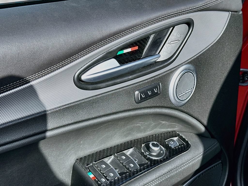 Used 2022 Alfa Romeo Stelvio Veloce AWD/4WD image 17