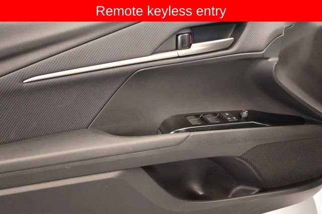 Used 2025 Toyota Camry SE image 12