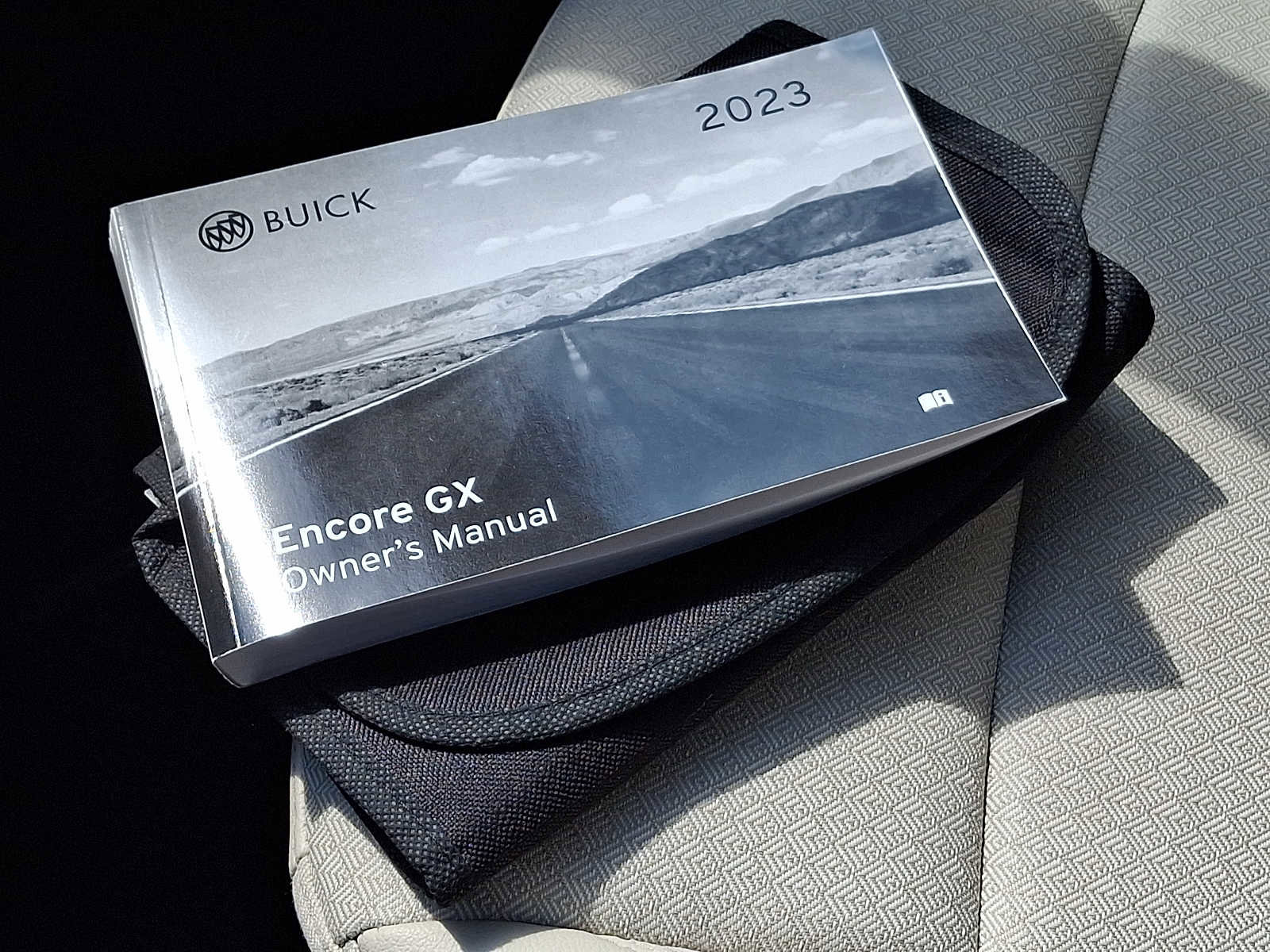 Used 2023 Buick Encore GX Preferred w/ Cold Weather Comfort Package FWD image 25