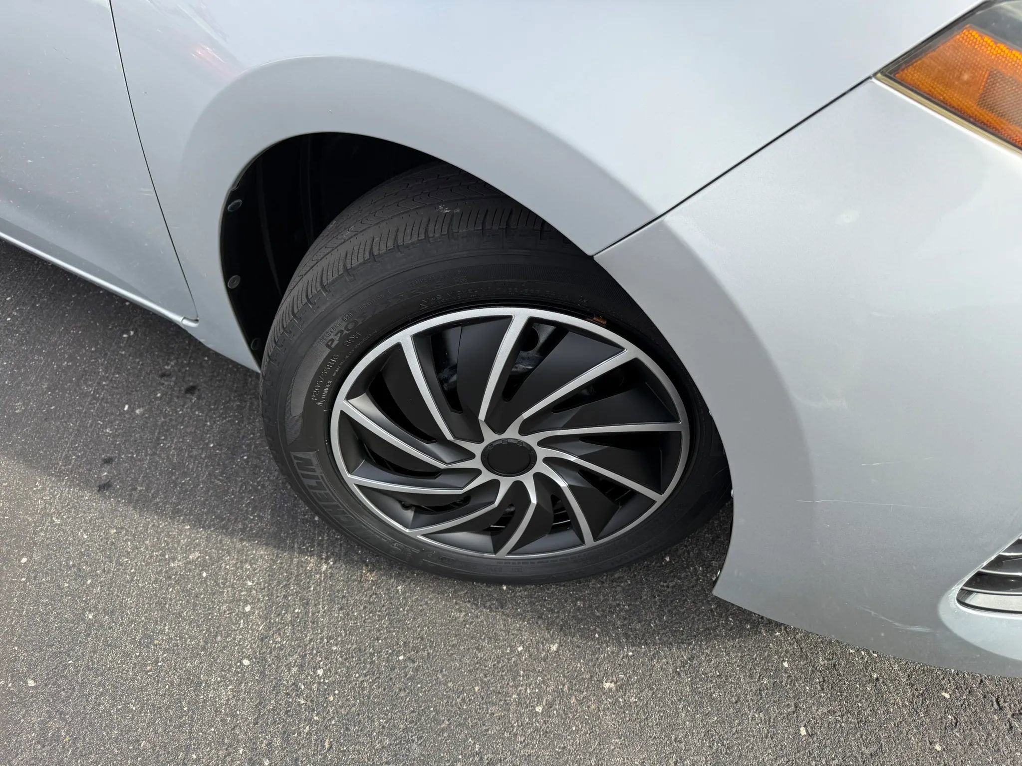 Used 2017 Toyota Corolla LE image 29