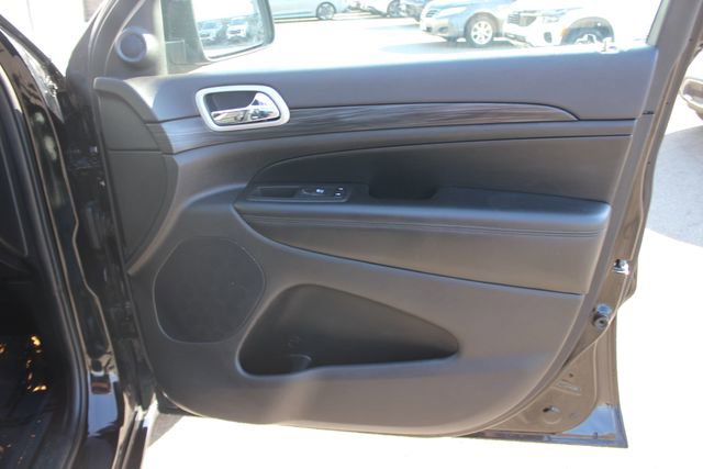 Used 2020 Jeep Grand Cherokee Altitude AWD/4WD image 31