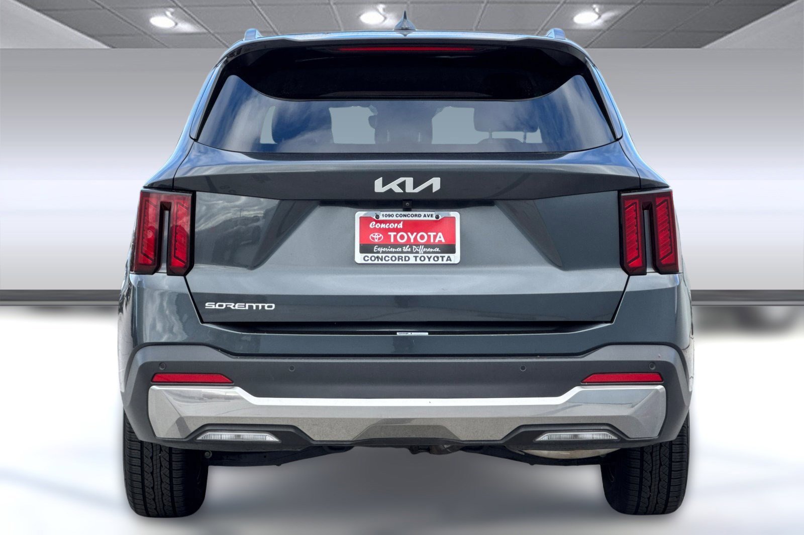 Used 2024 Kia Sorento S image 8