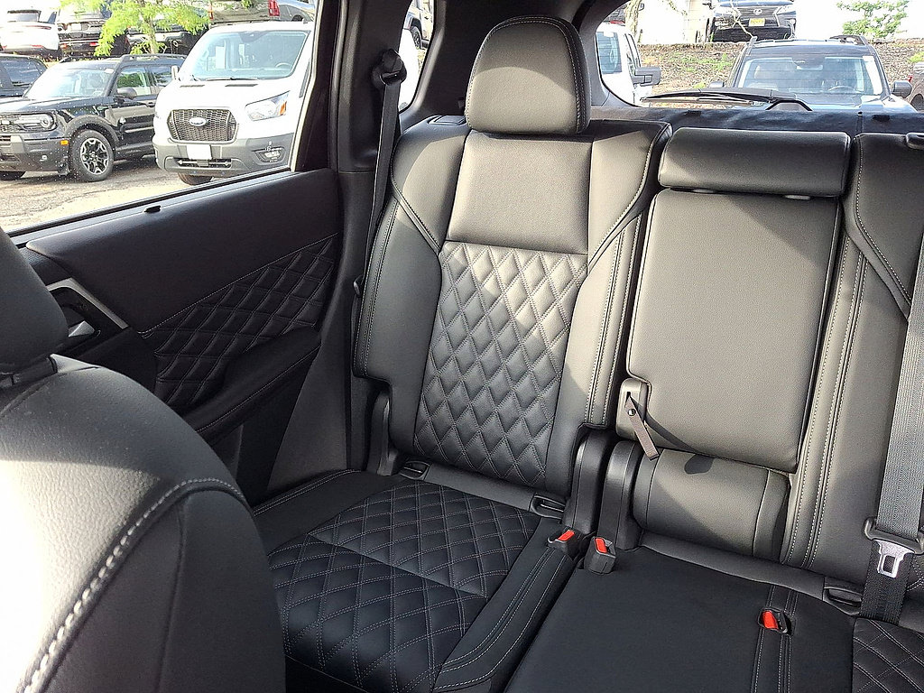 Used 2024 Mitsubishi Outlander SEL AWD/4WD image 12