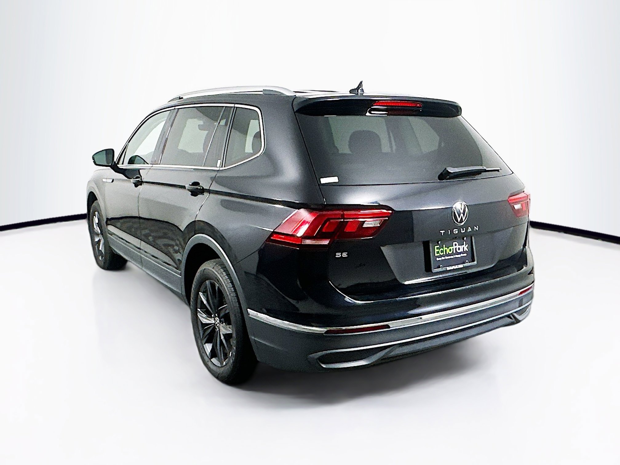 Used 2023 Volkswagen Tiguan SE FWD image 5