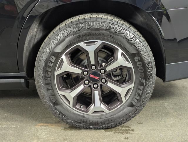 Used 2025 GMC Yukon AT4 Ultimate image 11