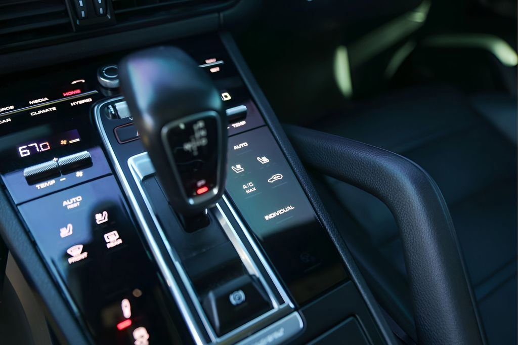 Used 2020 Porsche Cayenne E-Hybrid image 21