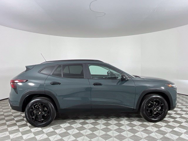 Used 2025 Chevrolet Trax LT FWD image 4