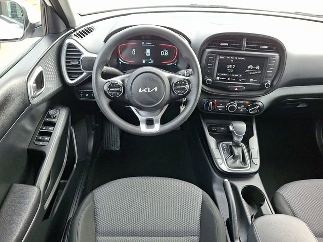 Used 2025 Kia Soul LX w/ LX Technology Package image 12