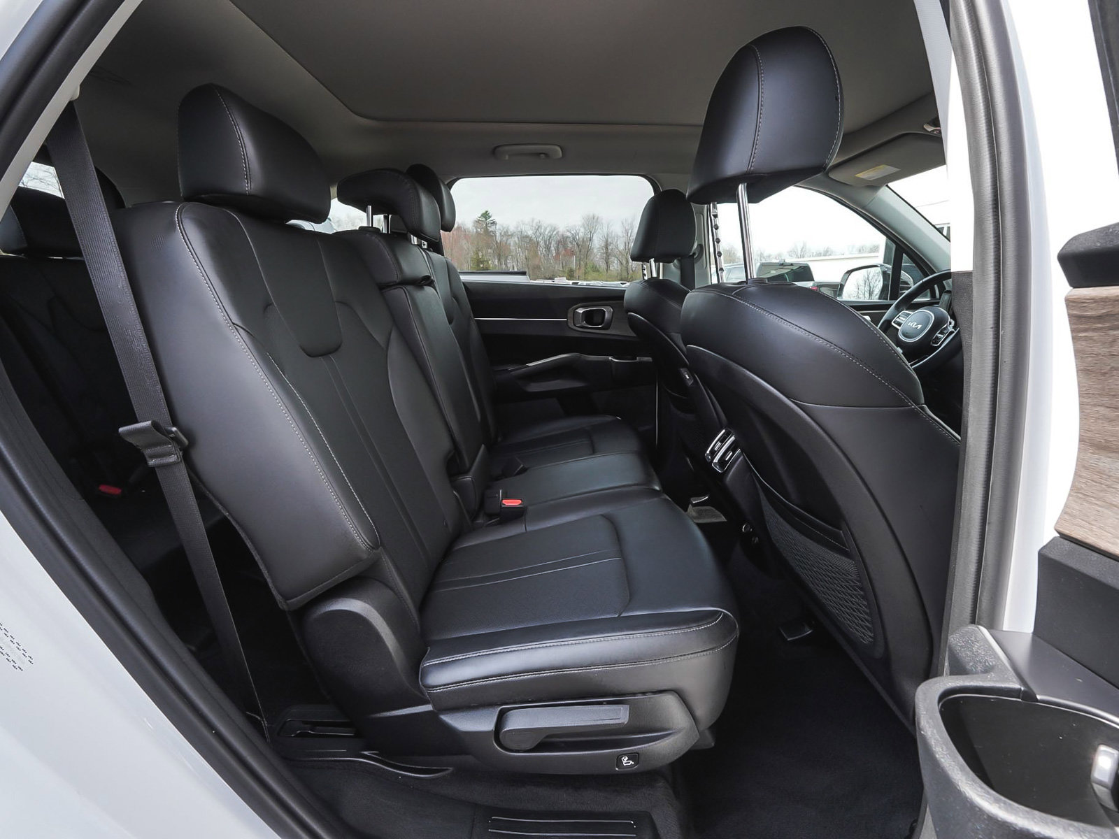 Used 2023 Kia Sorento S w/ Panoramic Sunroof Package image 39