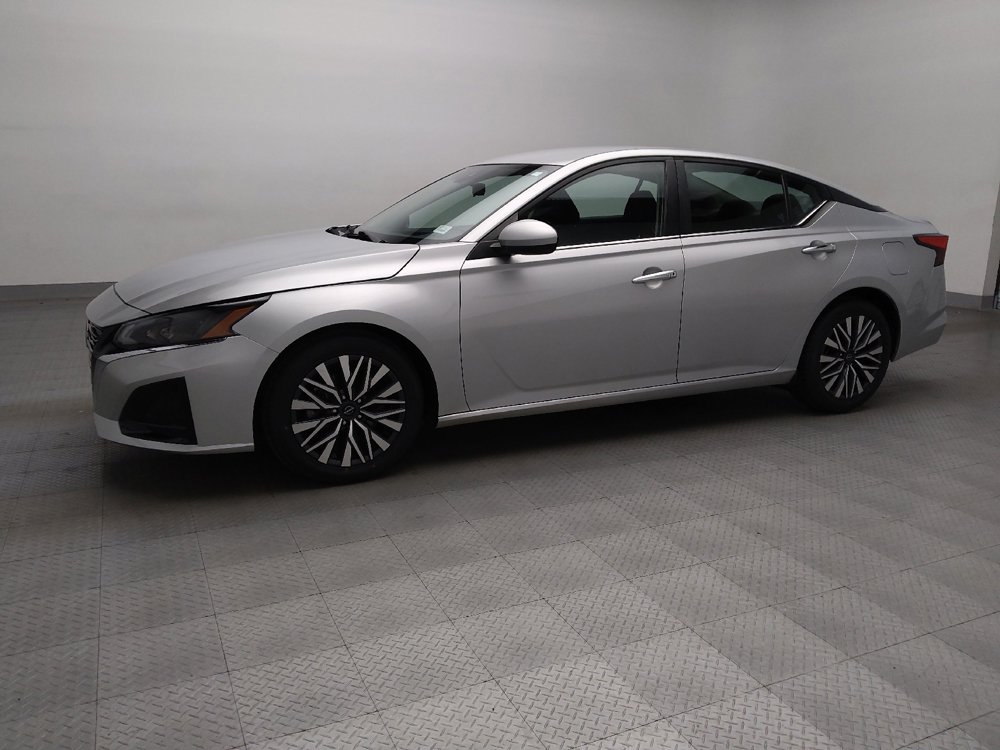 Used 2023 Nissan Altima 2.5 SV image 2