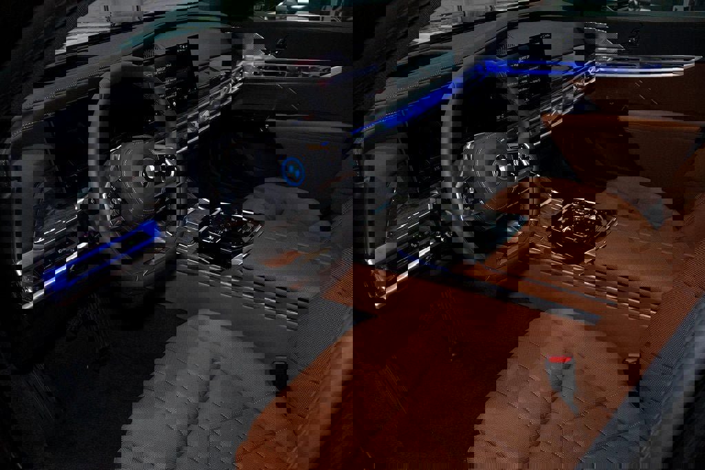 Used 2025 BMW i7 eDrive50 w/ Premium Package image 16