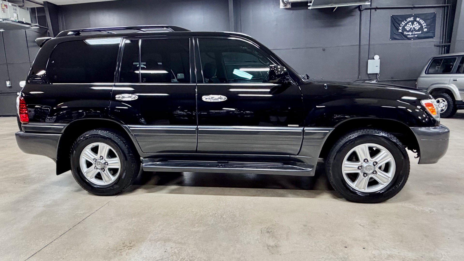 Used 2007 Lexus LX 470 4WD w/ Limited Edition image 7