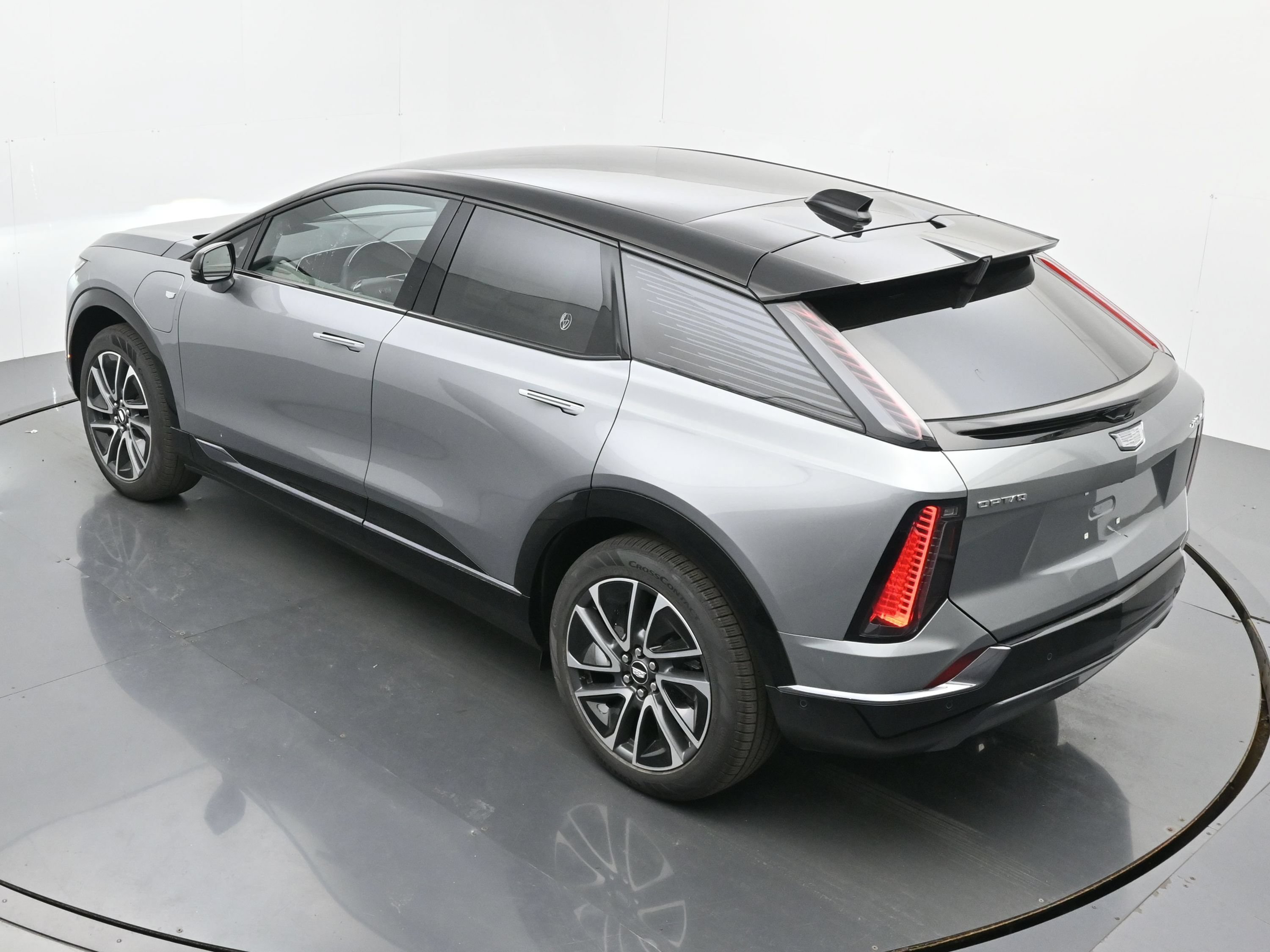 New 2026 Cadillac Optiq Sport 2 w/ LPO, Floor Liner Package AWD/4WD image 25