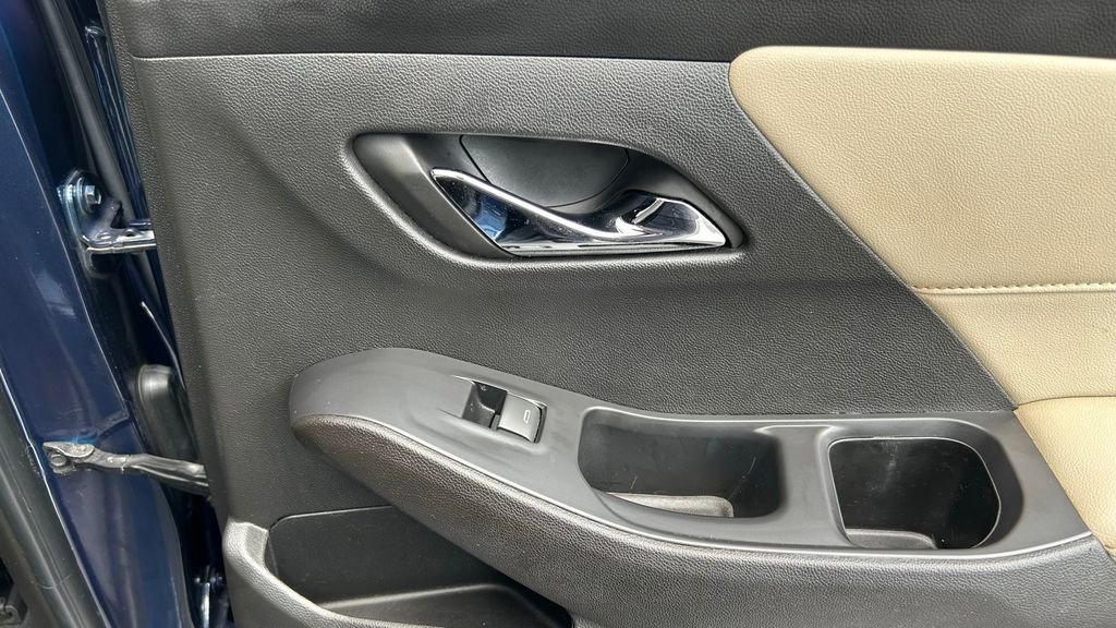 Used 2022 Chevrolet Traverse LS image 13