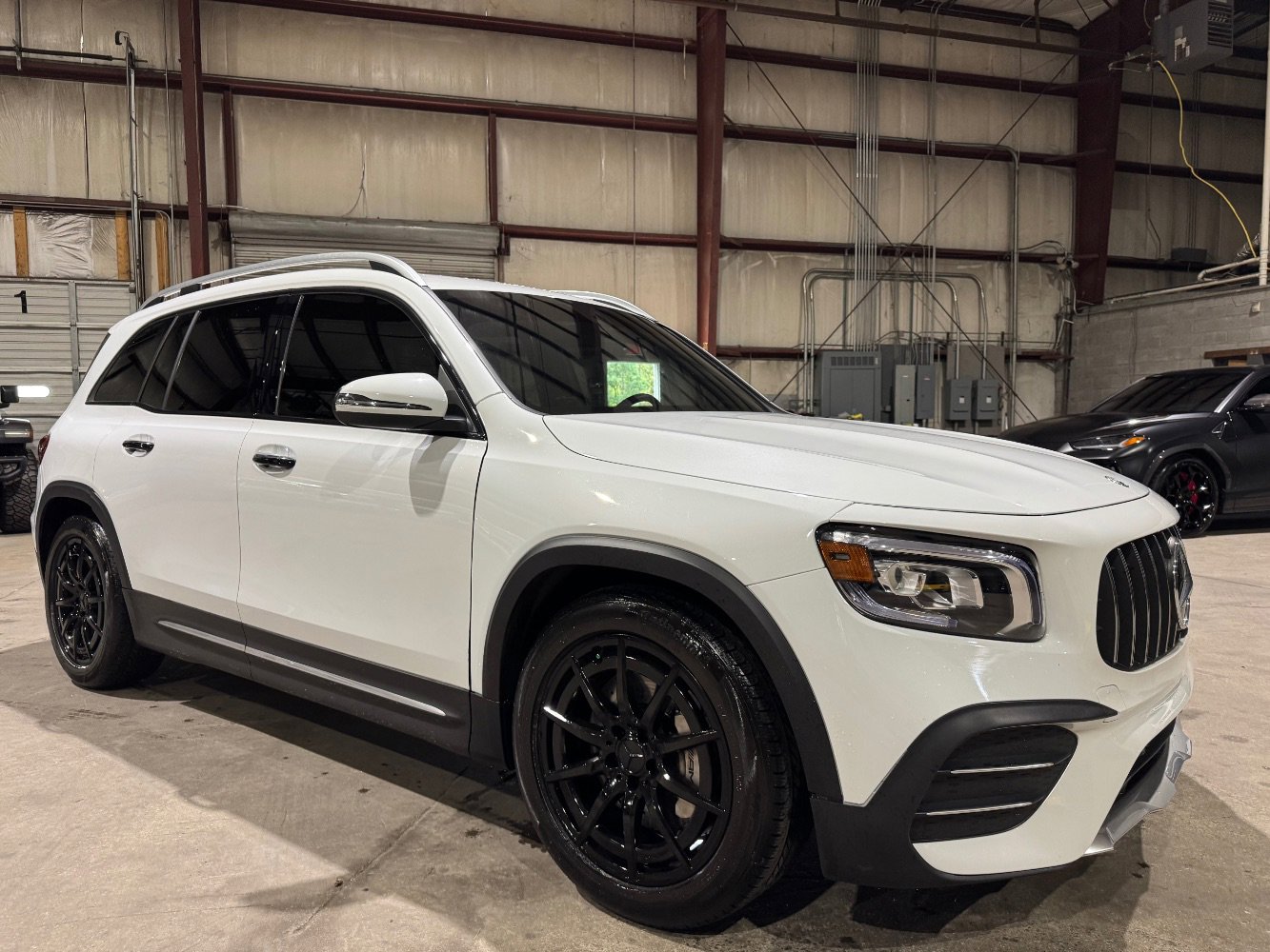 Used 2021 Mercedes-Benz GLB 35 AMG 4MATIC image 2