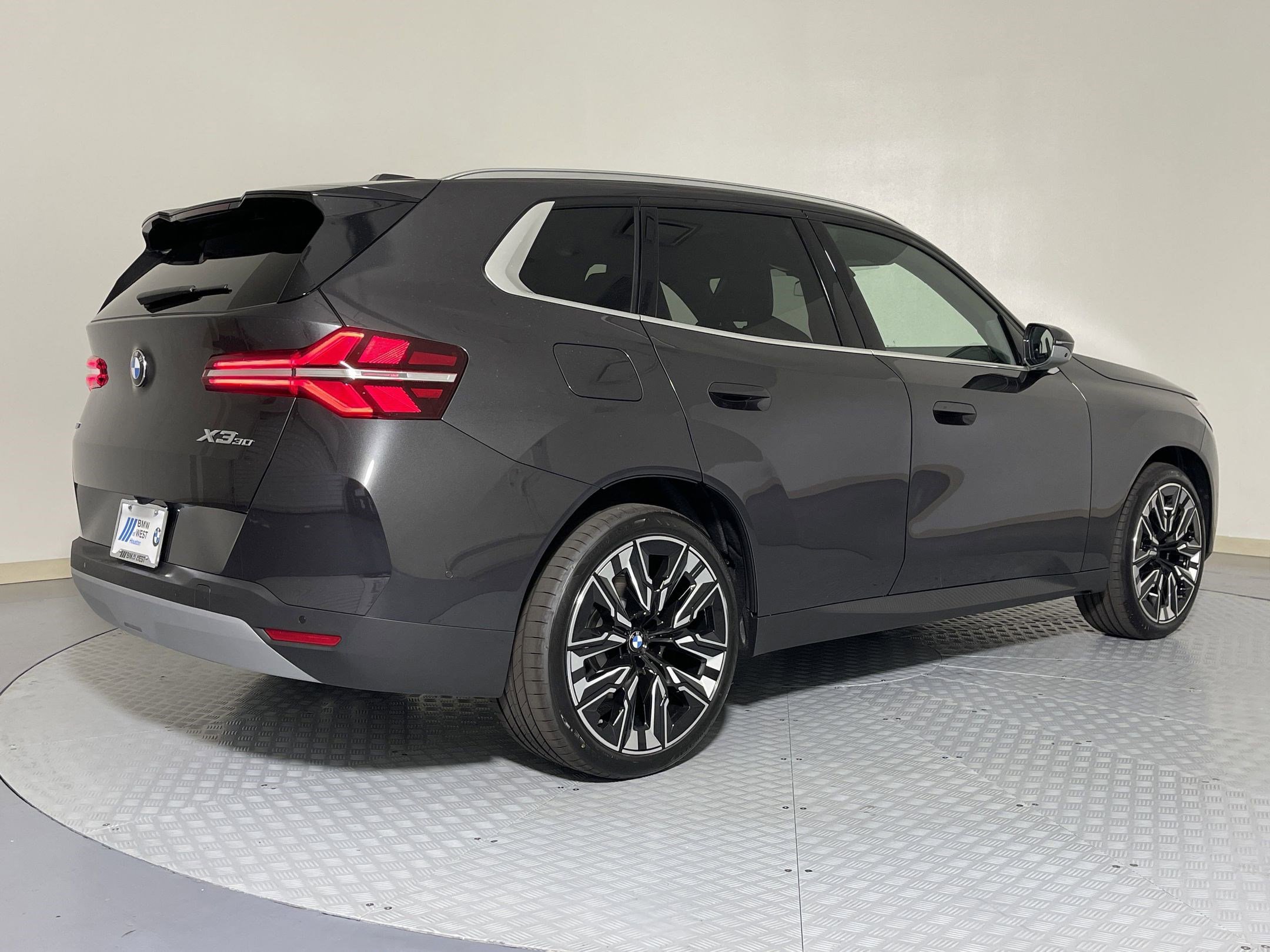 Used 2025 BMW X3 xDrive30i w/ Premium Package image 9