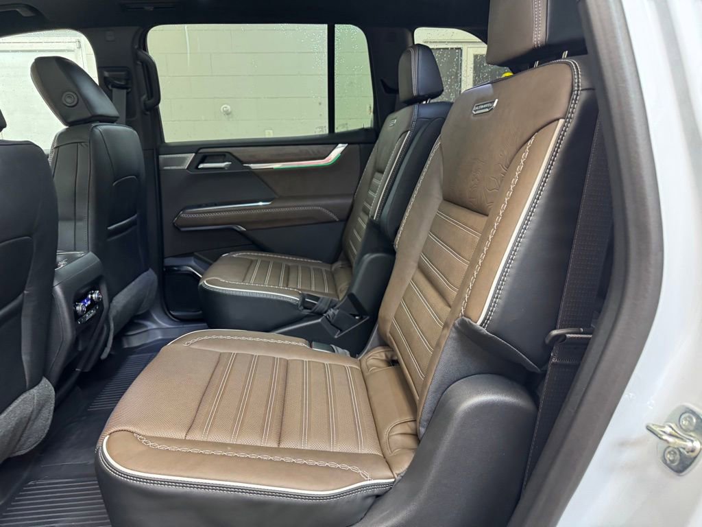 New 2026 GMC Acadia Denali Ultimate w/ LPO, Floor Liner Package image 17