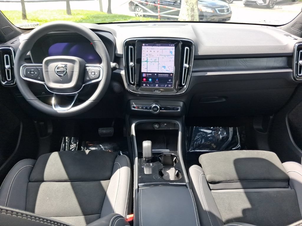 Used 2023 Volvo XC40 Recharge Plus AWD/4WD image 9