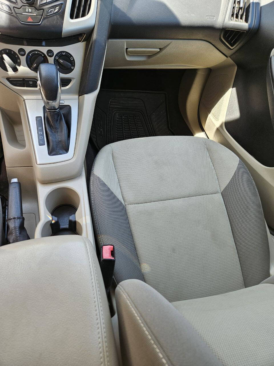 Used 2013 Ford Focus SE FWD image 8