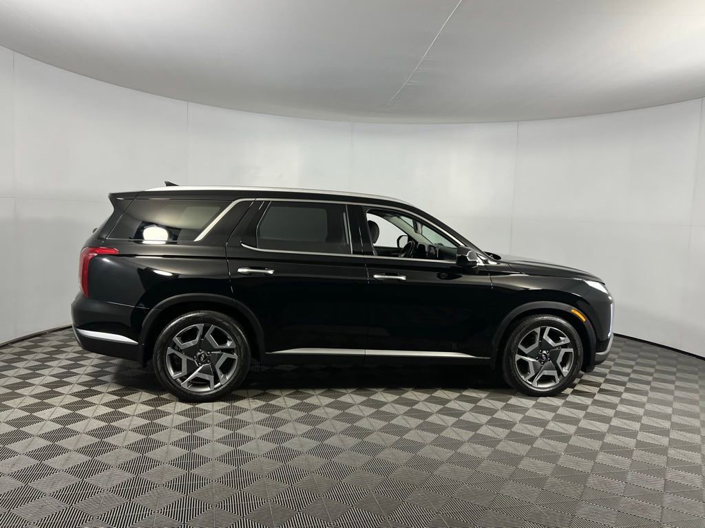 Used 2023 Hyundai Palisade Limited w/ Winter Package image 5