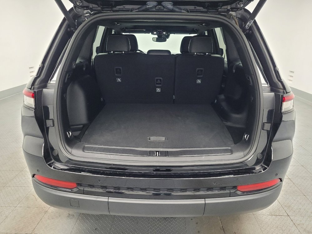 Used 2023 Jeep Grand Cherokee Altitude AWD/4WD image 29