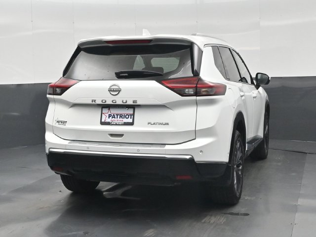 Used 2024 Nissan Rogue Platinum FWD image 2