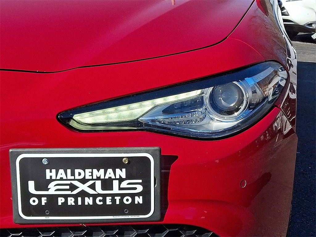 Used 2018 Alfa Romeo Giulia AWD image 30