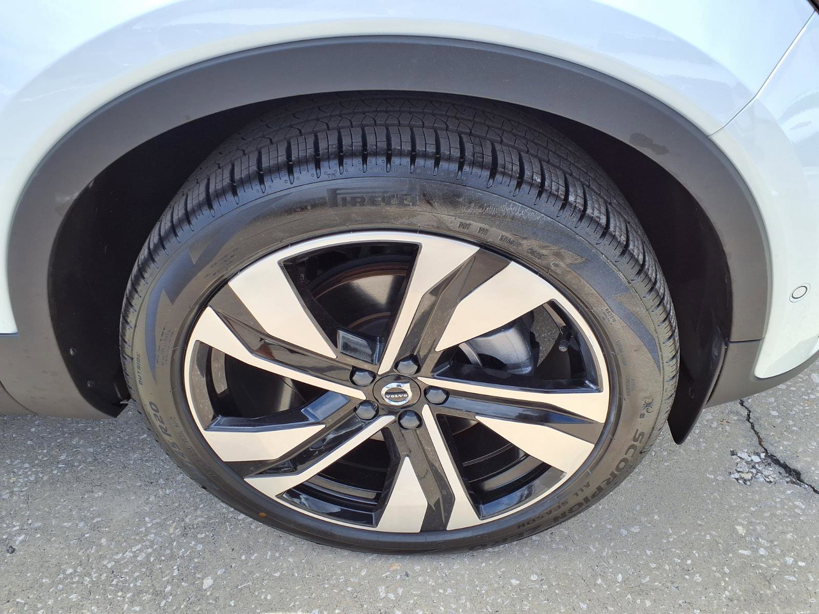 Certified 2023 Volvo XC40 B5 Plus w/ Driver Assist Package image 9