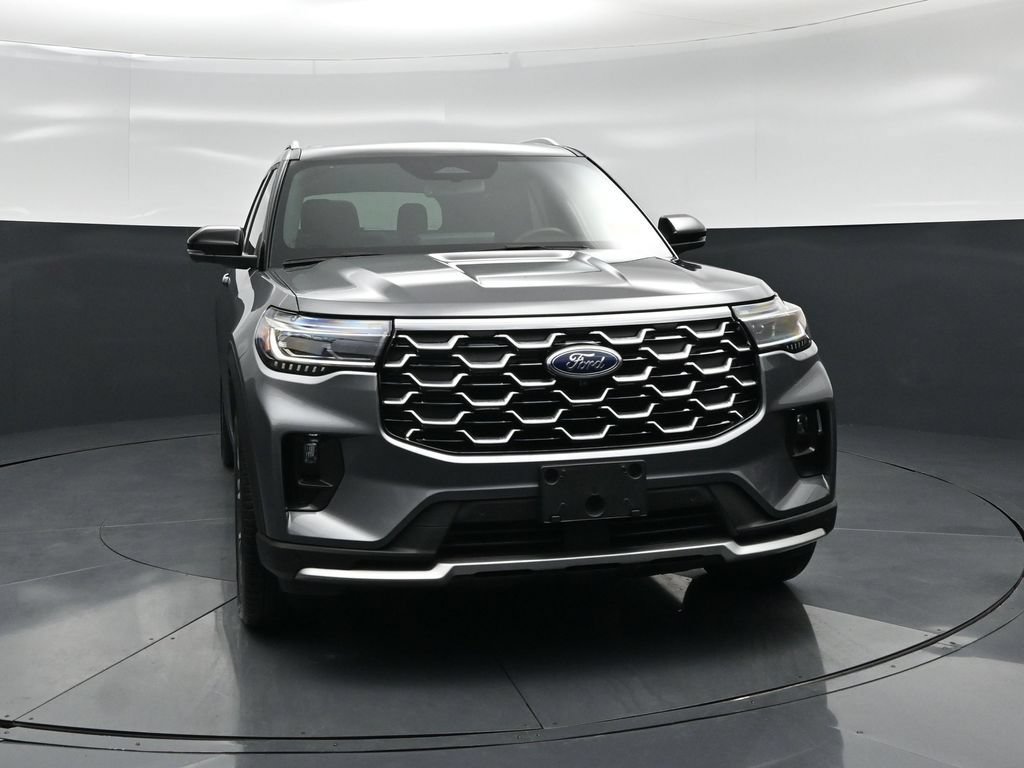 Certified 2025 Ford Explorer Platinum w/ Ultimate Package AWD/4WD image 57