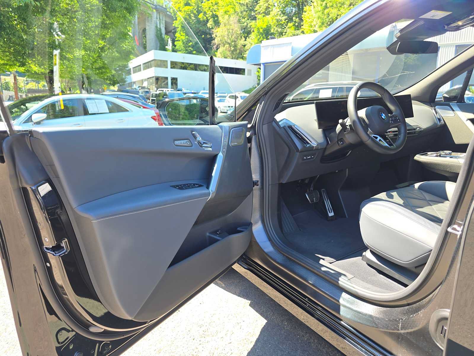 Used 2026 BMW iX xDrive60 w/ M Sport Package AWD/4WD image 20