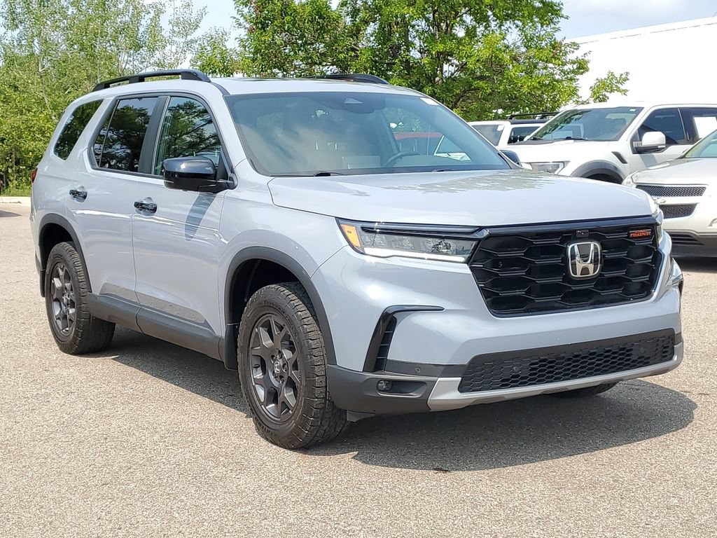 Certified 2025 Honda Pilot TrailSport image 4