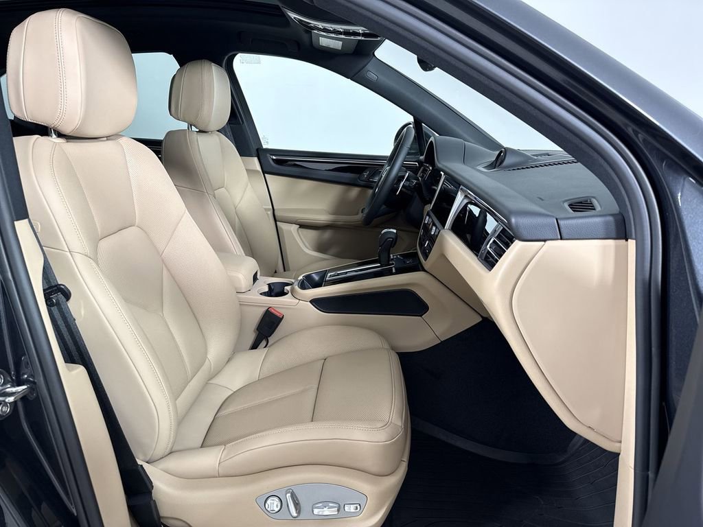 New 2026 Porsche Macan AWD/4WD image 24
